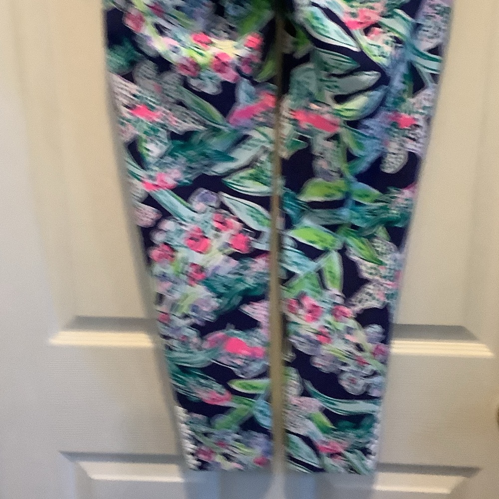 Lilly Pulitzer Navy and Pink Floral Leggings Fairway Performance, sway this way, - Picture 8 of 10